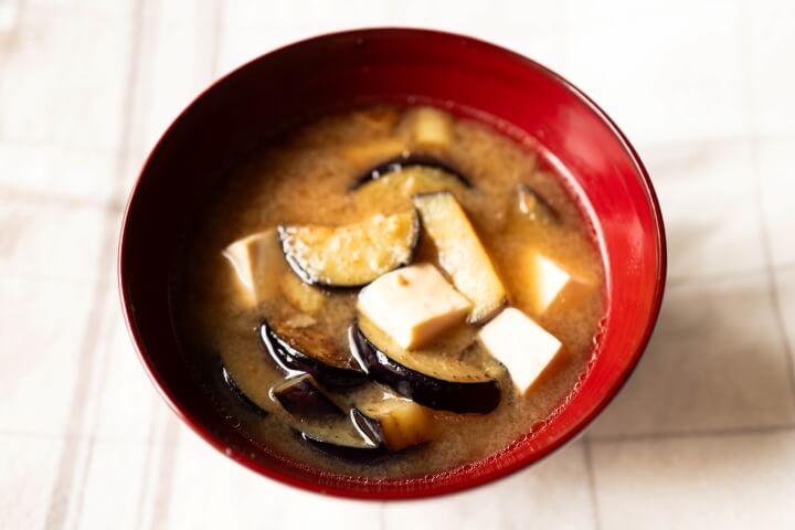 茄子と豆腐の味噌汁