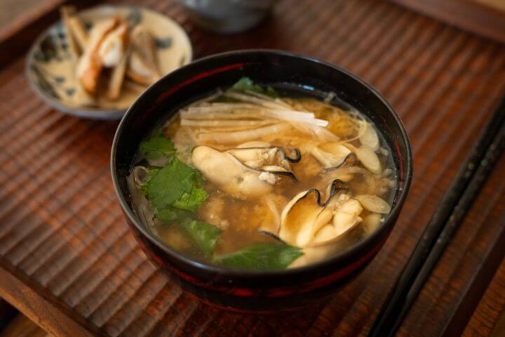 牡蠣と大根の味噌汁
