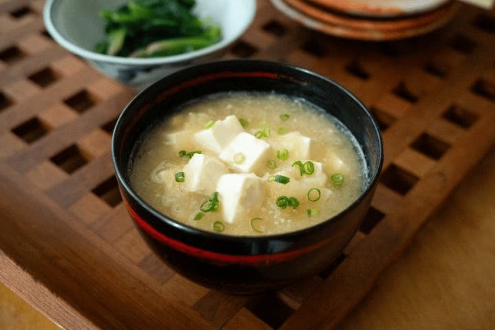 たっぷり大根おろしと豆腐の味噌汁