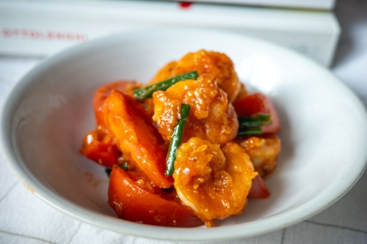 トマトと玄米味噌のえびチリ